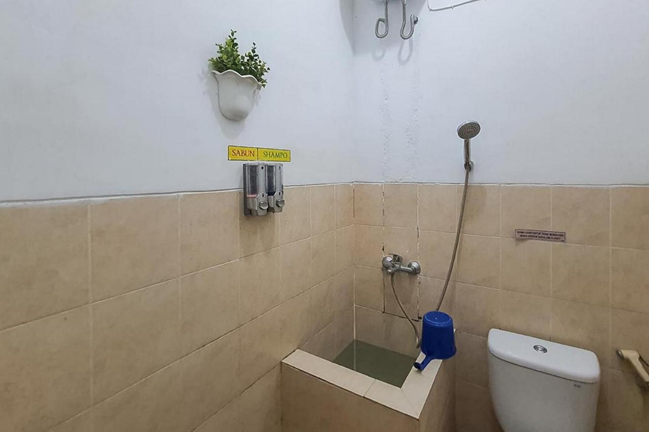 Syafa Homestay Syariah Mitra Reddoorz Tuban  Zewnętrze zdjęcie