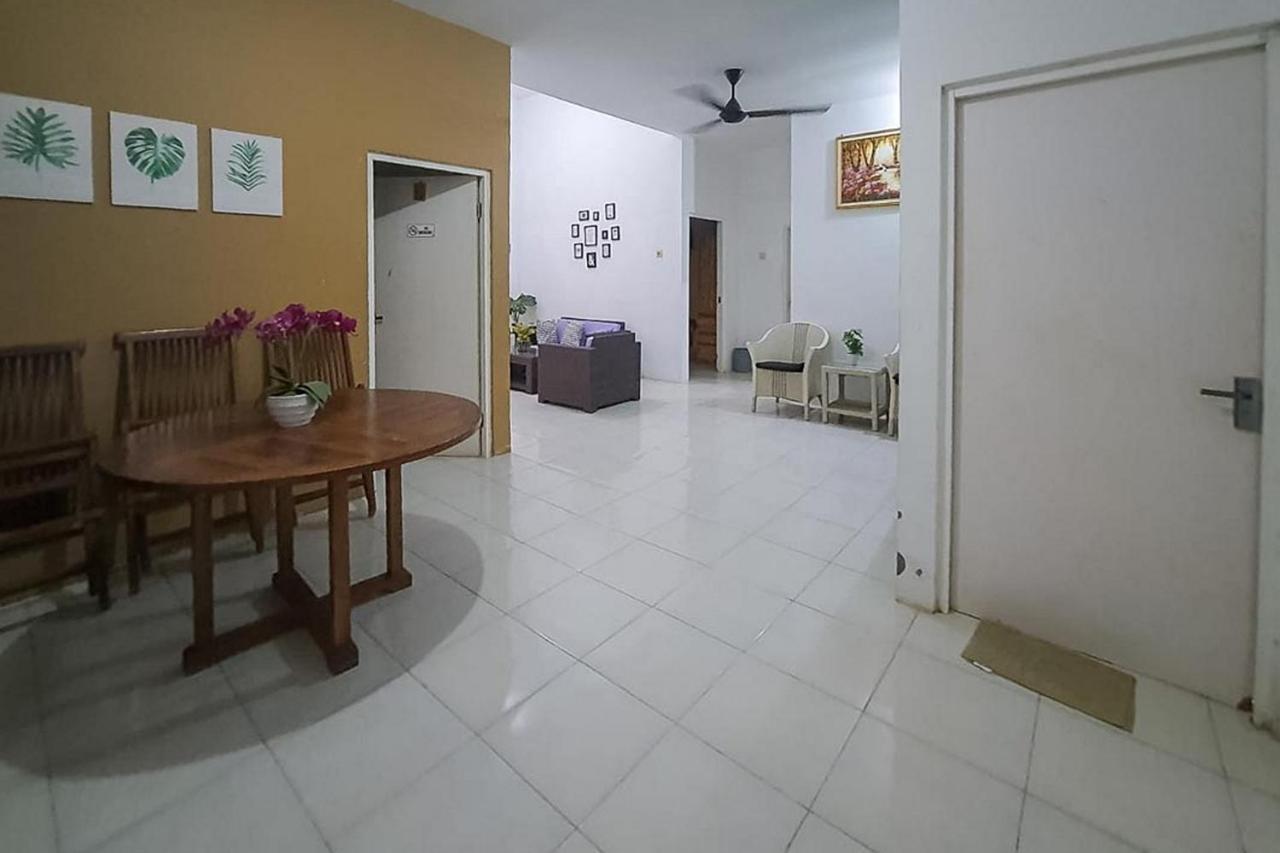 Syafa Homestay Syariah Mitra Reddoorz Tuban  Zewnętrze zdjęcie