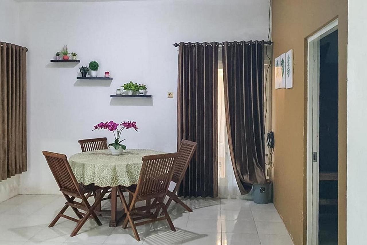 Syafa Homestay Syariah Mitra Reddoorz Tuban  Zewnętrze zdjęcie